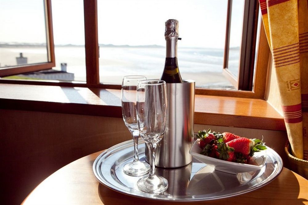 Waterfront House & Restaurant Hotel Енискроун Екстериор снимка
