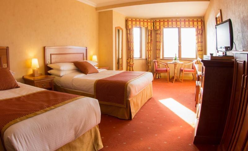 Waterfront House & Restaurant Hotel Енискроун Екстериор снимка
